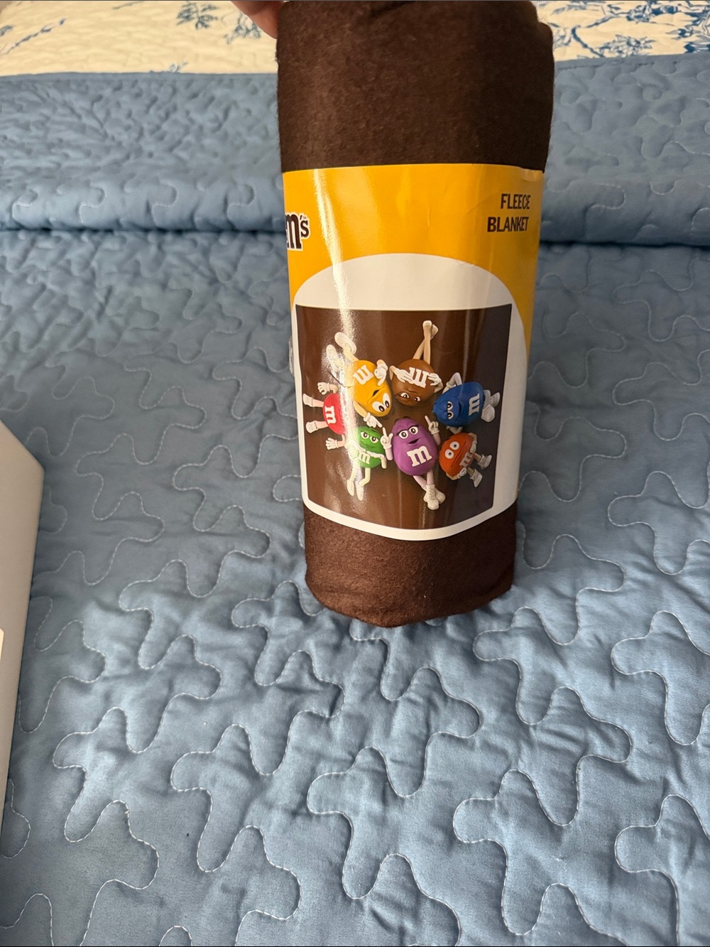 M&M'S Brown Blanket with Colorful M&M Characters - Picture 4 of 4